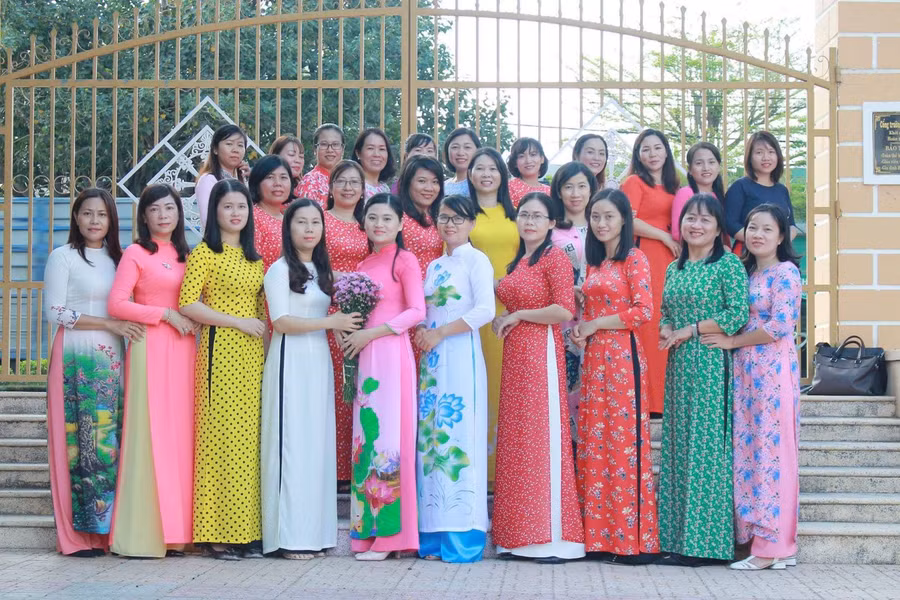 Khánh Hòa: Giáo viên hưởng ứng sự kiện “Áo dài di sản văn hoá Việt Nam“