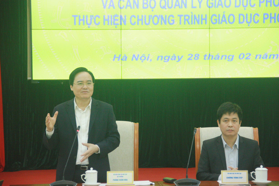 Bộ trưởng Bộ GD&ĐT Phùng Xuân Nhạ phát biểu tại hội nghị