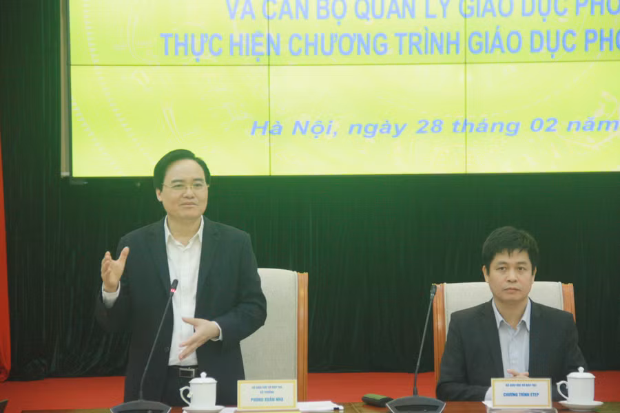 Bộ trưởng Bộ GD&ĐT Phùng Xuân Nhạ phát biểu tại hội nghị