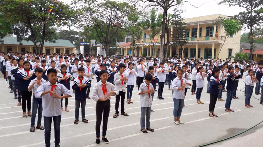 Hoạt động tập thể dục giữa giờ của HS Trường THCS Tự Lạn (Việt Yên, Bắc Giang).