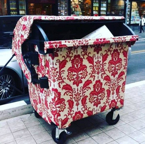 Thùng rác sang chảnh. Thùng rác sang chảnh.