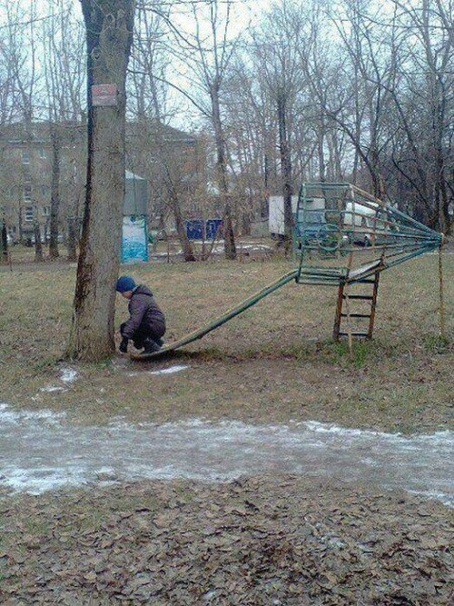 Cầu trượt hại não trẻ thơ. Cầu trượthại não trẻ thơ.