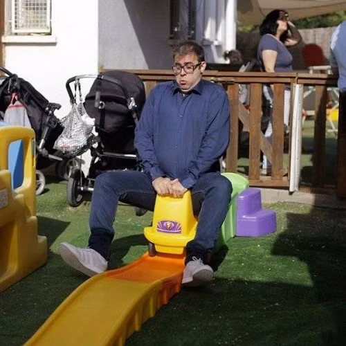 Cho anh xin một vé về tuổi thơ.