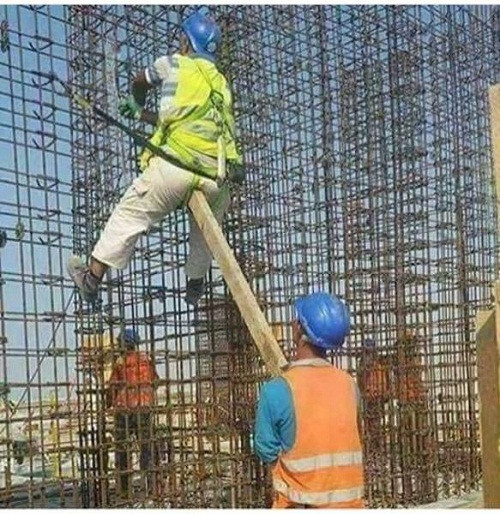 Trong cái khó ló cái khôn. Trong cái khó ló cái khôn.