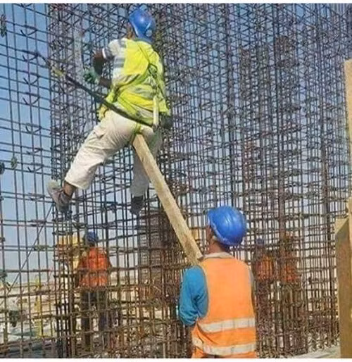 Trong cái khó ló cái khôn.