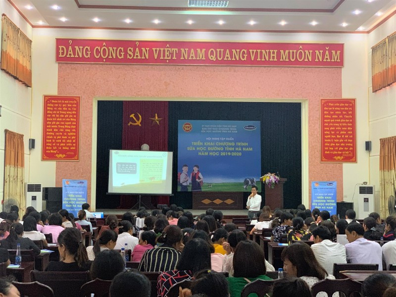 Trẻ em tỉnh Hà Nam hào hứng tham gia lễ phát động chương trình sữa học đường tre em tinh ha nam hao hung tham gia le phat dong chuong trinh sua hoc duong