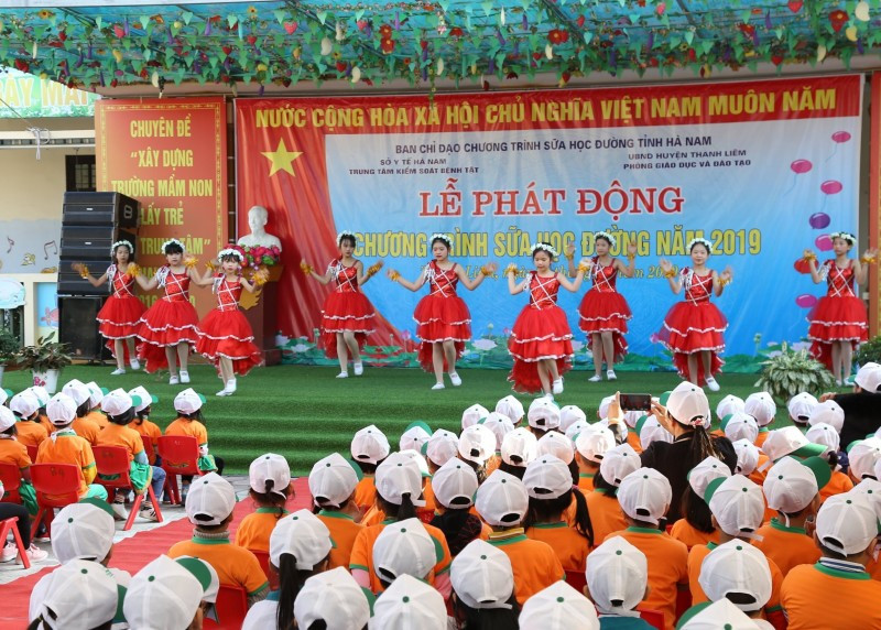 Trẻ em tỉnh Hà Nam hào hứng tham gia lễ phát động chương trình sữa học đường tre em tinh ha nam hao hung tham gia le phat dong chuong trinh sua hoc duong