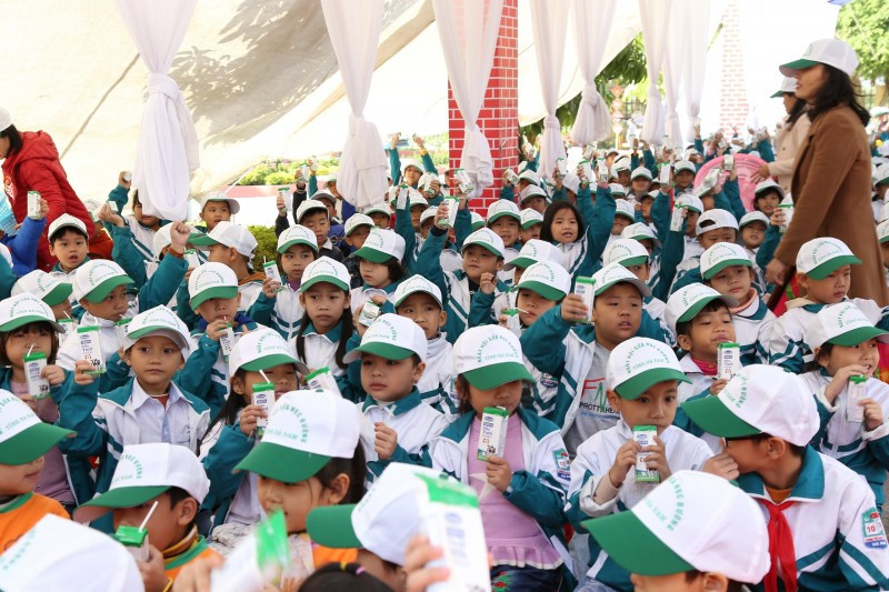 Trẻ em tỉnh Hà Nam hào hứng tham gia lễ phát động chương trình sữa học đường tre em tinh ha nam hao hung tham gia le phat dong chuong trinh sua hoc duong