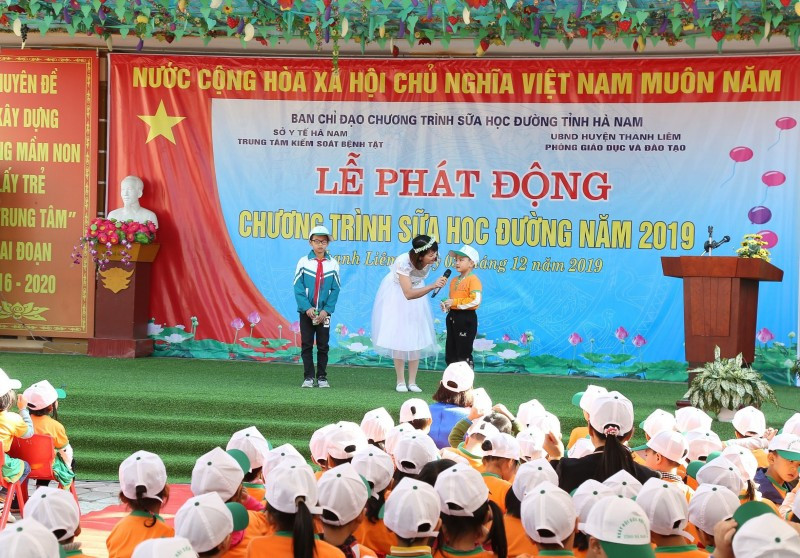 Trẻ em tỉnh Hà Nam hào hứng tham gia lễ phát động chương trình sữa học đường tre em tinh ha nam hao hung tham gia le phat dong chuong trinh sua hoc duong