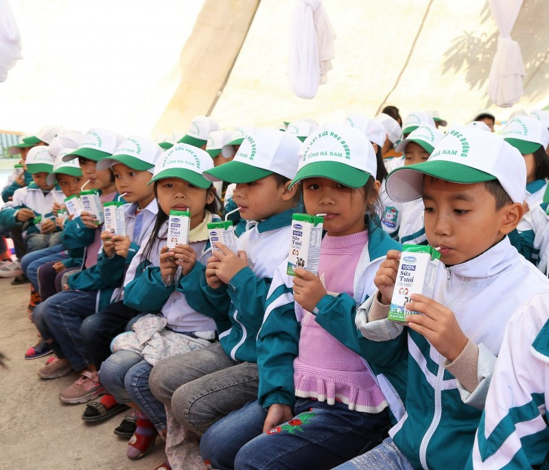 Trẻ em tỉnh Hà Nam hào hứng tham gia lễ phát động chương trình sữa học đường tre em tinh ha nam hao hung tham gia le phat dong chuong trinh sua hoc duong