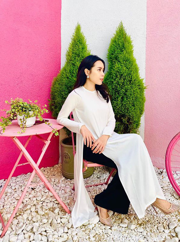 Nhan sắc xinh đẹp khó tin của Lưu Hương Giang sau khi 'dao kéo' Nhan sắc xinh đẹp khó tin của Lưu Hương Giang sau khi 'dao kéo'