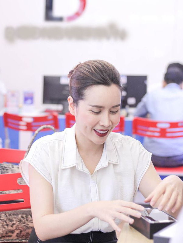 Nhan sắc xinh đẹp khó tin của Lưu Hương Giang sau khi 'dao kéo' Nhan sắc xinh đẹp khó tin của Lưu Hương Giang sau khi 'dao kéo'