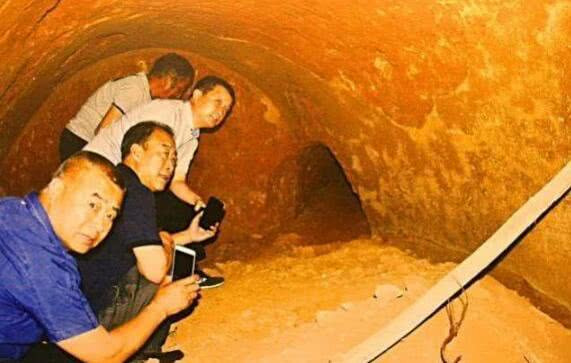 Dỡ nhà, phát hiện 380 món đồ bằng vàng dưới nền và cái kết không nói nên lời hình ảnh 3 do nha, phat hien 380 mon do bang vang duoi nen va cai ket khong noi nen loi hinh anh 3