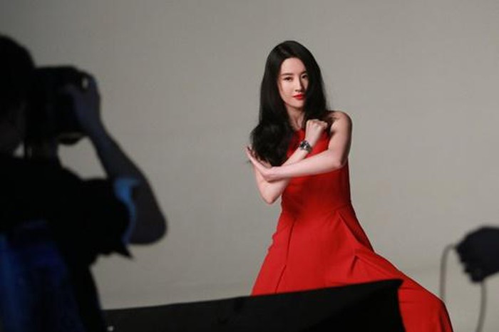 Lưu Diệc Phi lộ ảnh hậu trường đẹp xuất sắc ảnh 2