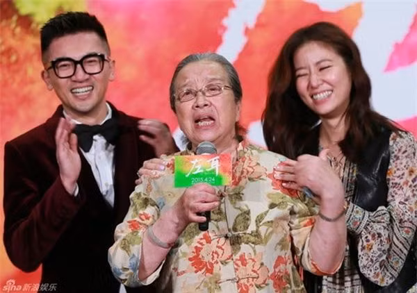 Cuộc sống cô độc của người bị ghét nhất “Hoàn Châu Cách Cách”