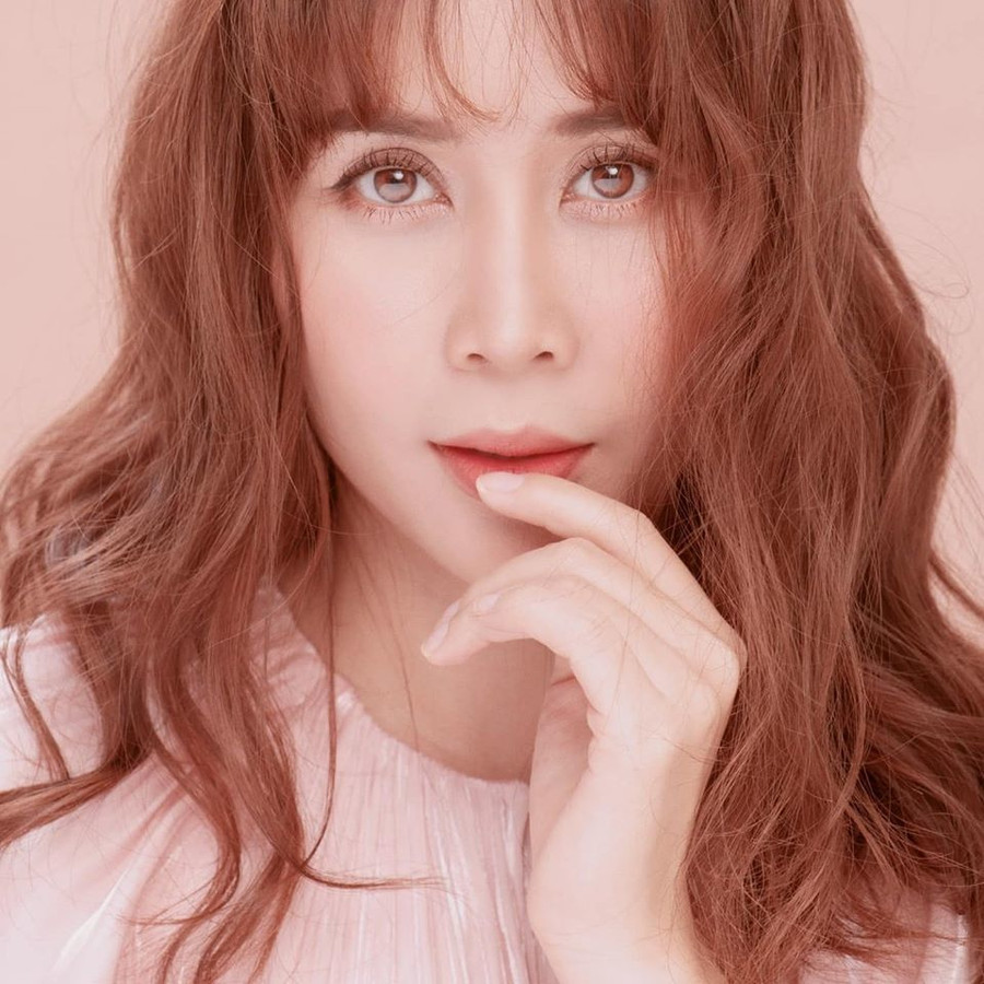 Nhan sắc khó tin của Lưu Hương Giang sau "dao kéo" ảnh 6 Nhan sắc xinh đẹp khó tin của Lưu Hương Giang sau khi 'dao kéo'