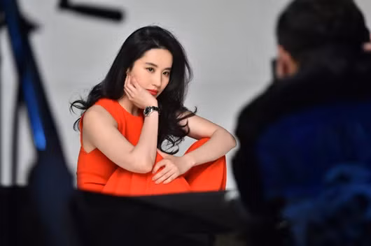 Lưu Diệc Phi lộ ảnh hậu trường đẹp xuất sắc