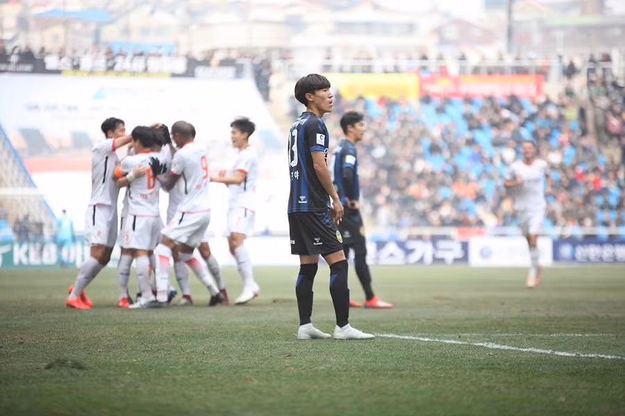 Công Phượng được đồng đội Incheon khen, 