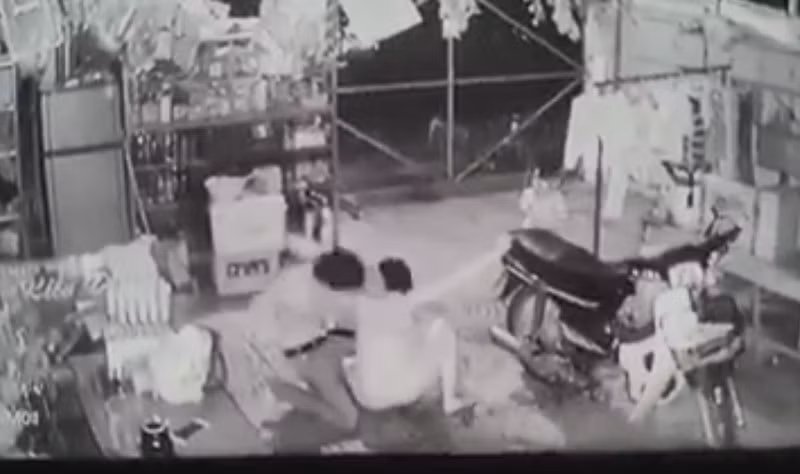 khoi to nguoi chong bao hanh vo truoc mat con o tay ninh hinh 1