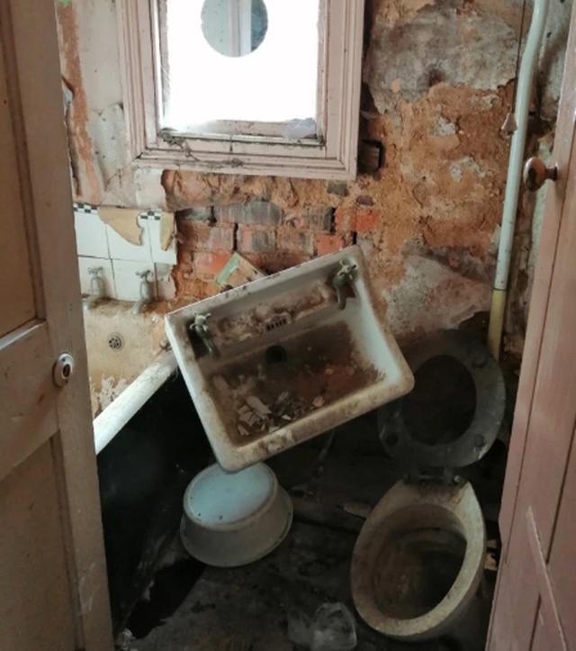 Căn nhà được bán với giá 29 ngàn đồng và sự thật kinh hoàng ở bên trong - Ảnh 3.