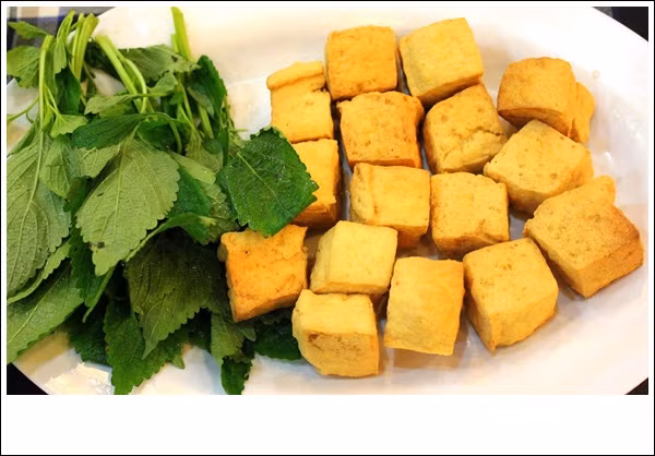 Bỏ đậu vào nước muối trước khi rán