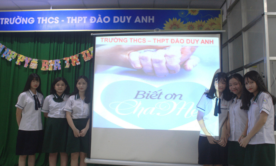 Học sinh Trường THCS-THPT Đào Duy Anh tham gia chuyên đề giáo dục đạo đức “Biết ơn cha mẹ” trong đầu năm học 2019 - 2020. Ảnh: Trường cung cấp Học sinh Trường THCS-THPT Đào Duy Anh tham gia chuyên đề giáo dục đạo đức “Biết ơn cha mẹ” trong đầu năm học 2019 - 2020. Ảnh: Trường cung cấp