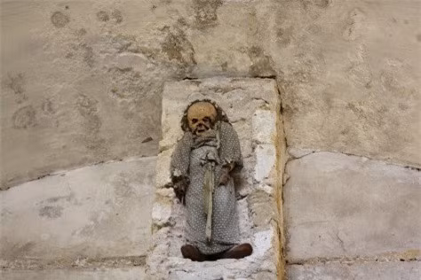 "Sởn gai ốc" bước vào hầm mộ chứa... 8.000 xác ướp ảnh 5