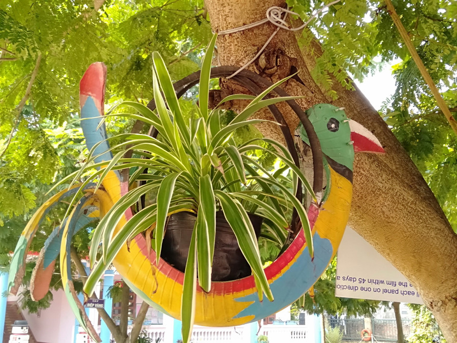 Sản phẩm được sáng tạo từ lốp xe ô tô hỏng của cô giáo Trường Mầm non Phù Lỗ (Sóc Sơn, Hà Nội) Sản phẩm được sáng tạo từ lốp xe ô tô hỏng của cô giáo Trường Mầm non Phù Lỗ (Sóc Sơn, Hà Nội)
