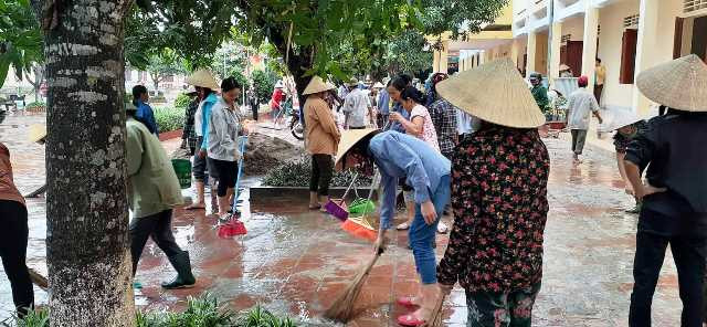 Căng mình để tổng vệ sinh trường lớp