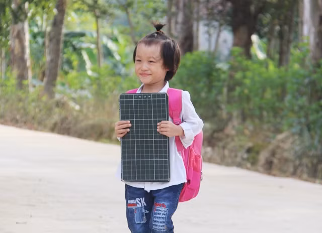 Các cháu vui mừng trong ngày tựu trường