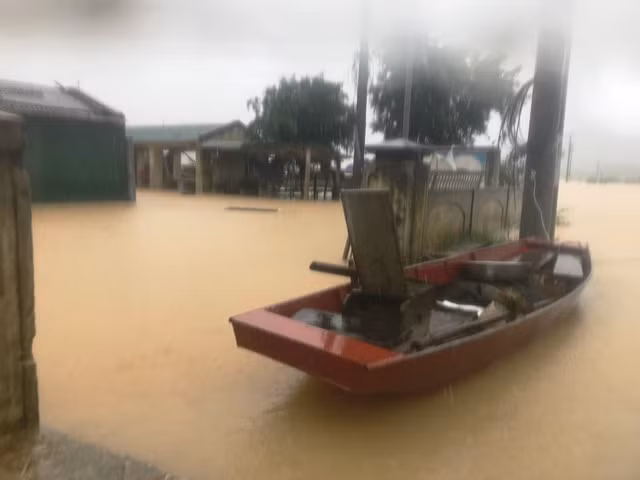 Nước ngập băng chợ Hôm, Phương Mỹ.