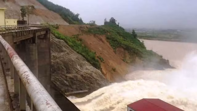 Thủy điện Hố Hô xả lũ sáng nay (3/9)