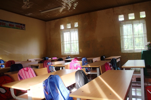 Bàn nghế gọn gàng đón ngày tựu trường