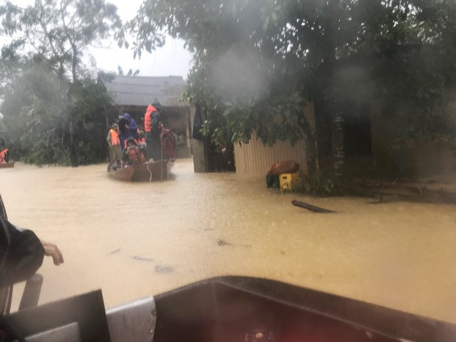 Để vào được Phương Mỹ chỉ có phương tiện là thuyền.