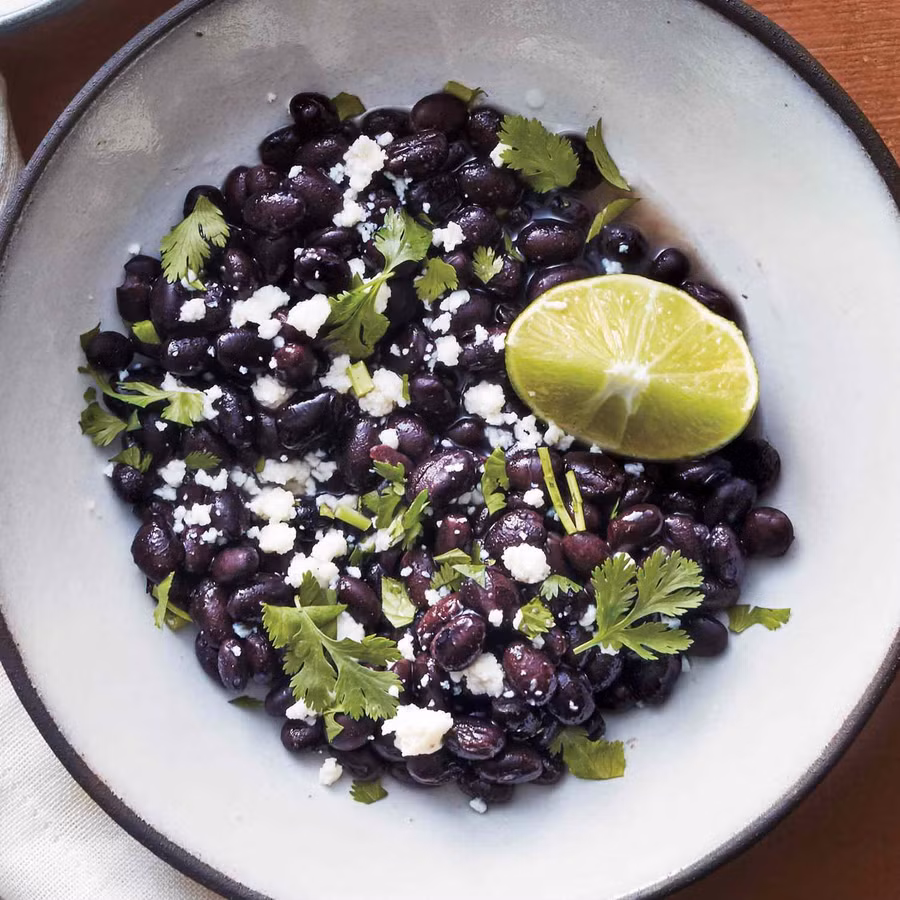 Có rất nhiều chất dinh dưỡng được tìm thấy trong đỗ đen giúp cơ thể điều chỉnh lượng đường trong máu một cách tự nhiên. (Ảnh: ITN). Có rất nhiều chất dinh dưỡng được tìm thấy trong đỗ đen giúp cơ thể điều chỉnh lượng đường trong máu một cách tự nhiên. (Ảnh: ITN).