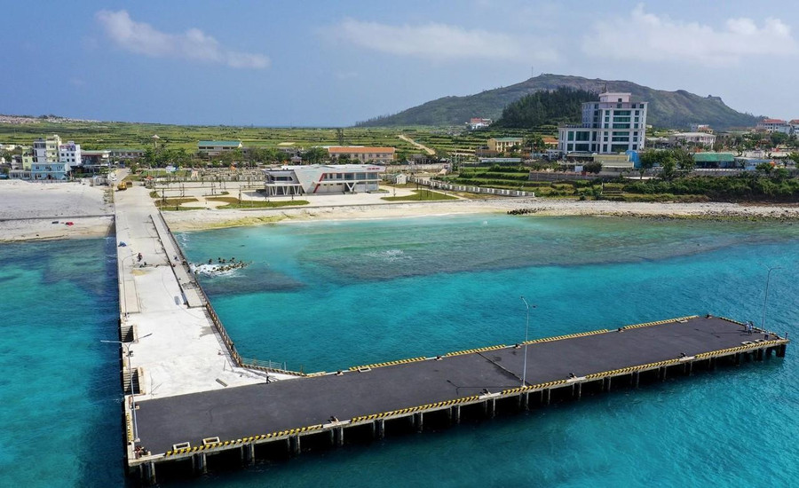 Cảng Bến Đình vừa được đưa vào khai thác thử nghiệm sau gần 6 năm xây dựng. Cảng Bến Đình vừa được đưa vào khai thác thử nghiệm sau gần 6 năm xây dựng.