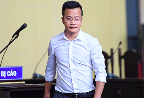 Vũ Văn Dũng tại TAND tỉnh Phú Thọ tháng 11/2018.Ảnh: Giang Huy. Vũ Văn Dũng tại TAND tỉnh Phú Thọ tháng 11/2018. Ảnh: Giang Huy.
