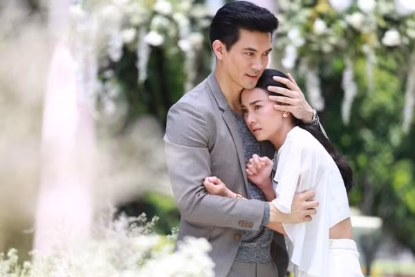 Tin nhắn gửi đến từ số máy lạ khiến chồng quyết bỏ vợ suy nghĩ lại