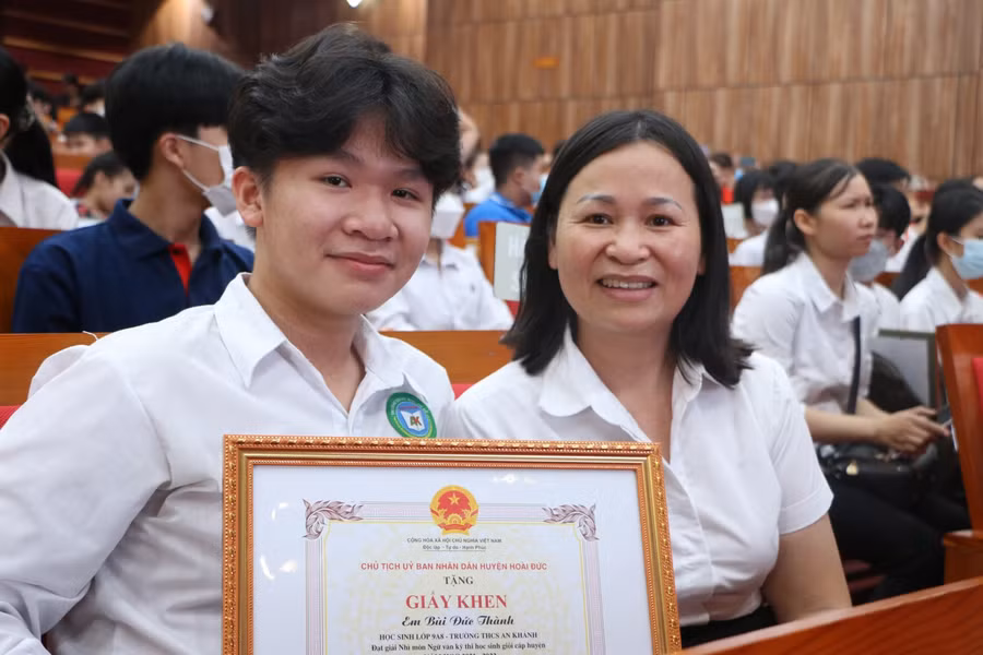 Năm học vừa qua, Trường THCS An Khánh đã đạt hai giải Nhất, một giải Nhì thi học sinh giỏi cấp huyện môn Ngữ văn; ở cấp thành phố giành hai giải Ba.