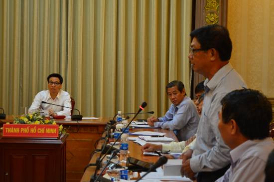 Phó Thủ tướng Vũ Đức Đam lắng nghe các báo cáo tại buổi làm việc Phó Thủ tướng Vũ Đức Đam lắng nghe các báo cáo tại buổi làm việc