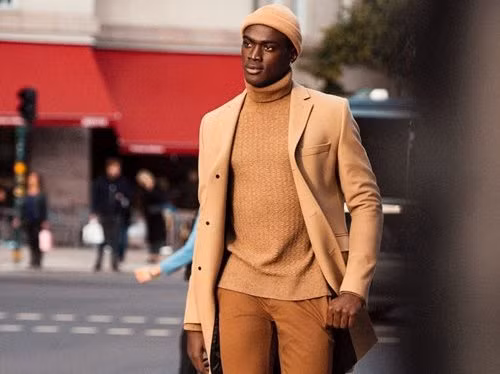 Áo cổ lọ tạo ra vẻ sang trọng, cổ điển.