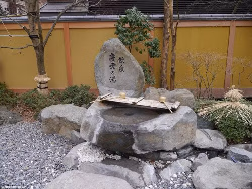 kham pha ben trong khach san lau doi nhat the gioi o nhat ban hinh anh 5