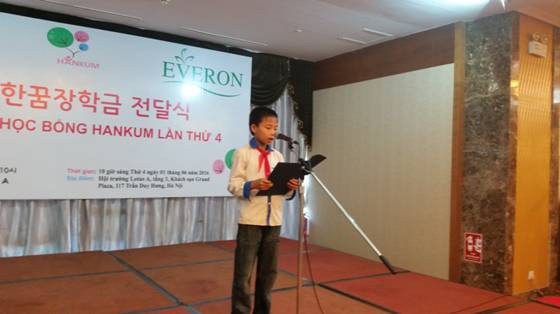 Em Nguyễn Duy Anh - Học sinh Sơn Thủy 1, tỉnh Phú Thọ - bày tỏ cảm xúc của mình khi nhận được học bổng HanKum Em Nguyễn Duy Anh - Học sinh Sơn Thủy 1, tỉnh Phú Thọ - bày tỏ cảm xúc của mình khi nhận được học bổng HanKum