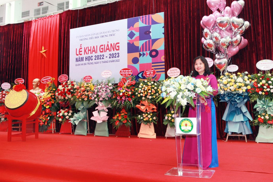 Cô giáo Đoàn Thị Thúy Giang - Bí thư chi bộ, Hiệu trưởng nhà trường Cô giáo Đoàn Thị Thúy Giang - Bí thư chi bộ, Hiệu trưởng nhà trường