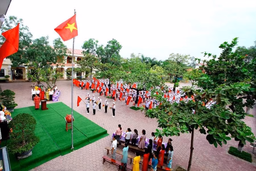 Buổi Lễ Khai giảng năm học mới tại trường THCS Quang Sơn