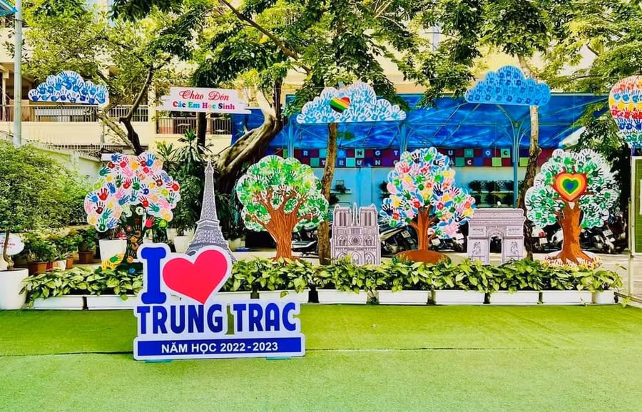 Một góc khuôn viên trường TH Trưng Trắc