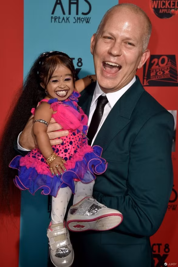 Diễn viên người Ấn Độ trông như một đứa trẻ