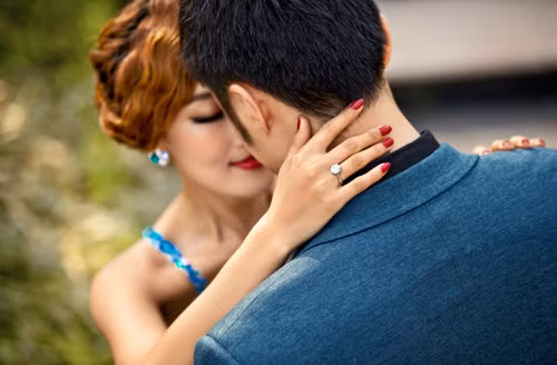 yêu người đàn ông đã có vợ, kết hôn với người đàn ông đã li dị, con chung, con riêng, tình yêu, hôn nhân, bố mẹ phản đối