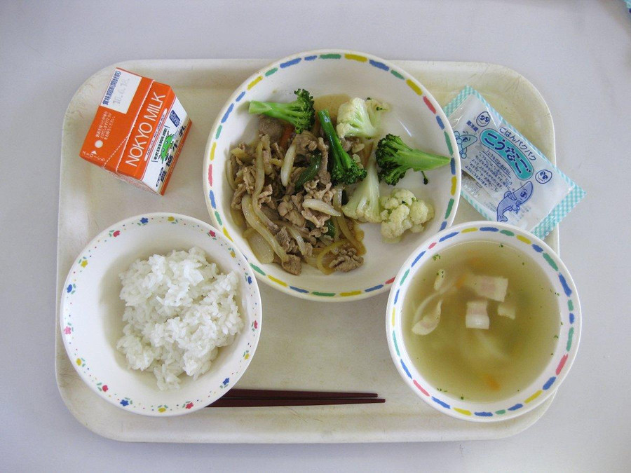 Ở Nhật Bản, việc cấp dưỡng trong trường học được xem là một phần quan trọng trong công tác giáo dục (hình minh họa). Ở Nhật Bản, việc cấp dưỡng trong trường học được xem là một phần quan trọng trong công tác giáo dục (hình minh họa).