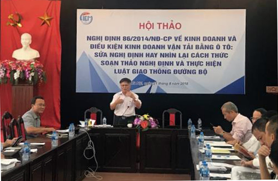 Ông Nguyễn Đình Cung - Viện Nghiên cứu Quản lý Kinh tế Trung ương phát biểu tại Hội thảo Ông Nguyễn Đình Cung - Viện Nghiên cứu Quản lý Kinh tế Trung ương phát biểu tại Hội thảo